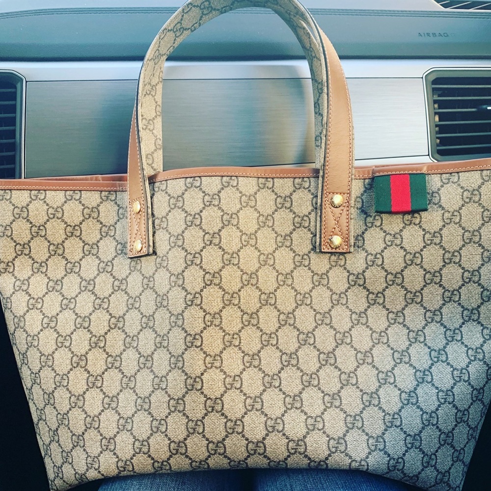 Gucci supreme loop tote